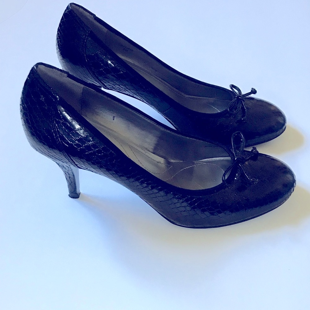 Tahari Women's Rounded Toe Black Pump Shoes Size 8